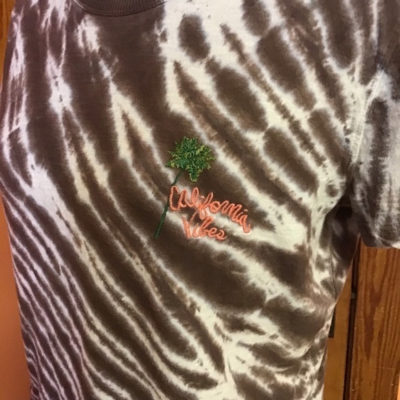 3 for 20 $ bundle LOFT Embroidered California vibes tie dye cropped top - Picture 4 of 8